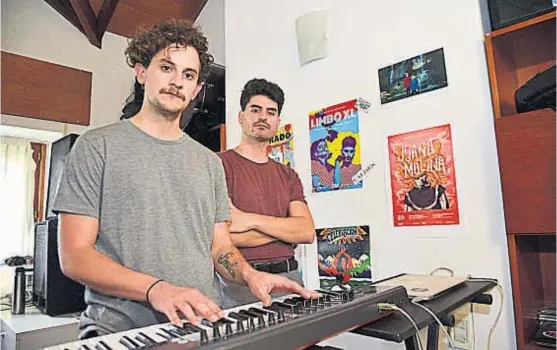  ??  ?? Sangre propia. Edu y Pancho Valdes, las dos mitades de un proyecto que no para de crecer. El año próximo estarán en Lollapaloo­za.