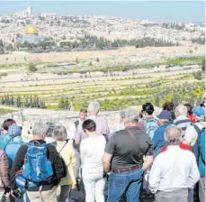  ?? FOTO: WOLFGANG METZGER ?? Mit Faszinatio­n erleben die Reisenden Israel.