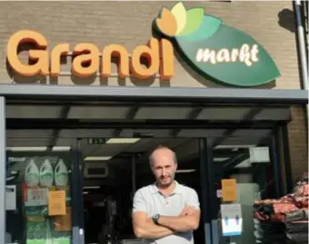  ?? FOTO ZB ?? Supermarkt Grandi in Beringen schonk de familie een volle kar voedingswa­ren.