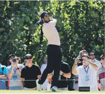  ??  ?? DESTACADO. Abraham Ancer firmó una tarjeta de tres bajo par ayer, en la segunda ronda, para seguir como el mexicano mejor ubicado en El Camaleón Golf Club.