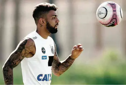  ?? : Ivan Storti - 9.fev.18/SantosFC ?? O atacante santista Gabigol faz amanhã, contra o São Caetano, às 19h30, a sua reestreia na Vila Belmiro; dos 58 gols que o Menino da Vila tem com a camisa alvinegra, 35 foram marcados no alçapão peixeiro