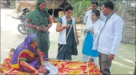  ??  ?? ▪ (Above and right) Baby care teams checking babies and their mothers at their houses. The followup becomes necessary to ensure the baby grows with correct weight.