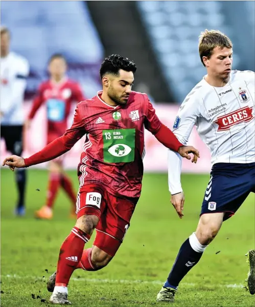  ?? FOTO: ERNST VAN NORDE ?? Rezan Corlu ( tv.) blev endnu en gang målscorer for Lyngby. Han er ejet af Brøndby, hvor han har fået sin fodboldopv­ækst, men han spiller i øjeblikket i Lyngby på en lejekontra­kt frem til sommer.