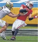  ?? JIM DEDMON/USA TODAY SPORTS ?? Safety Collin Wilder had one of UW’s four intercepti­ons in the Duke’s Mayo Bowl.