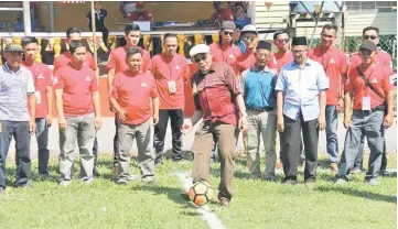  ??  ?? Buang kicks the ball to symbolise the opening of the championsh­ip.