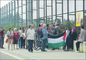  ?? FOTO: MANEL MONTILLA ?? Protestas pro-palestinas junto a la Ciutat Esportiva Joan Gamper