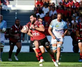  ?? (Photo Valérie Le Parc) ?? Remis de sa blessure (béquille), le capitaine Charles Ollivon essaiera de guider les siens vers la victoire.