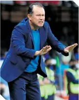  ?? ?? Ante Santos, Juan Reynoso pedía calma a sus jugadores el domingo pasado.