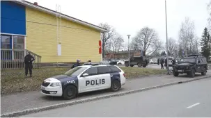  ?? (Markku Ulander/Lehtikuva via Reuters) ?? POLICE OFFICERS and in action at the Viertola comprehens­ive school in Vantaa, Finland yesterday.