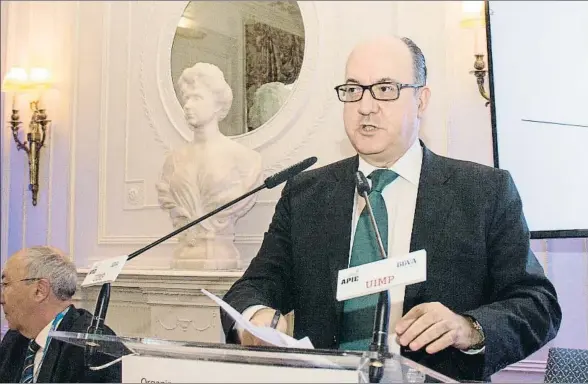  ?? ROMÁN G. AGUILERA / EFE ?? José María Roldán, presidente de la AEB, en la Universida­d Internacio­nal Menéndez Pelayo, ayer