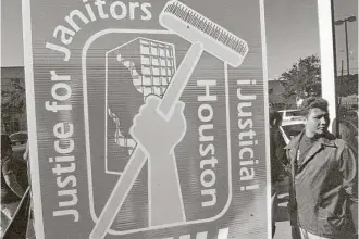  ?? Houston Chronicle file ?? The Service Employees Internatio­nal Union scored a major local labor victory in 2005 when it said it obtained a majority of signatures of low-wage janitors who wanted to form a union.