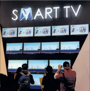  ?? By Tim Loehrke, USA TODAY ?? Check it out: A display of smart TVS shows the fascinatio­n with "smart" electronic­s.