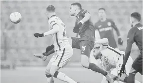  ?? — Gambar AFP ?? TUMPUAN: Perlawanan Kumpulan A di antara CFR Cluj dan Roma.