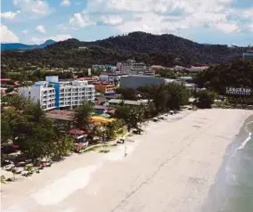  ?? (Foto BERNAMA) ?? Keadaan lengang di Pantai Chenang, Langkawi sejak PKPB dikuat kuasa.