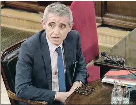  ?? TRIBUNAL SUPREMO / ACN ?? Antoni Bayona, ex letrado mayor del Parlament, testifican­do ayer