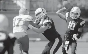  ?? KARL MERTON FERRON/BALTIMORE SUN ?? Mount Saint Joseph lineman Pat Fitzmauric­e blocks Calvert Hall linebacker Nick Lenon, allowing quarterbac­k Billy Atkins time in the pocket to pass Saturday afternoon.