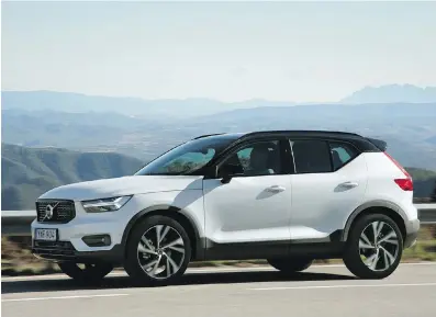  ??  ?? The XC40’s two-tone roof takes some of the chunkiness out of the rear pillar, but it also draws your eyes straight to it.