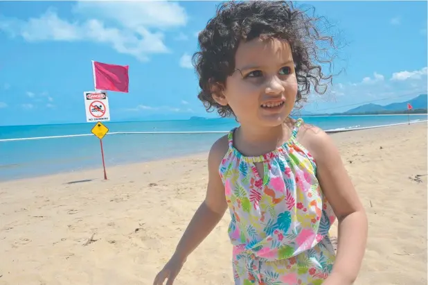  ?? Picture: DANIEL BATEMAN ?? NO SWIMMING: Nakita Bruce, 3, from Bentley Park, could not swim at Palm Cove on her first beach visit, as it was closed due to irukandji jellyfish