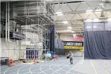  ?? NICK BRANCACCIO ?? Work to replace heating and air conditioni­ng units in the University of Windsor’s St. Denis Centre field house is keeping the facility closed mornings and early afternoons.