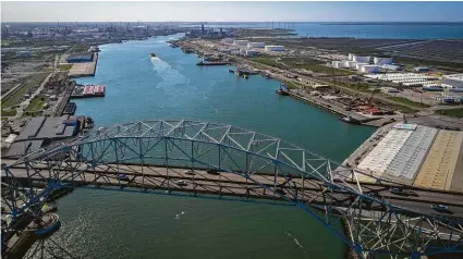  ?? Mark Mulligan / Staff photograph­er ?? A new report says the United States will become a net exporter of petroleum by 2022. The Port of Corpus Christi is a hub for U.S. oil exports.