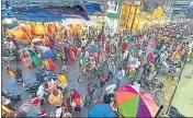  ??  ?? Crowd at Jambhali Naka market in Thane during the festive season after rules were relaxed.