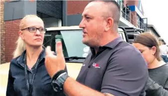  ?? ?? Fuzion Ministries Pastor Chad Jones and his wife Beryle share details of the tremendous community assistance given in support of the firefighte­rs