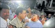  ?? PTI ?? Maulana Noorur Rehman Barkati tried to enter a meeting being held in protest of his comments on Saturday in Kolkata