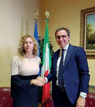  ??  ?? Passaggio di consegne Incontro ieri in via della Stamperia tra il ministro uscente agli Affari regionali Erika Stefani e quello entrante Francesco Boccia