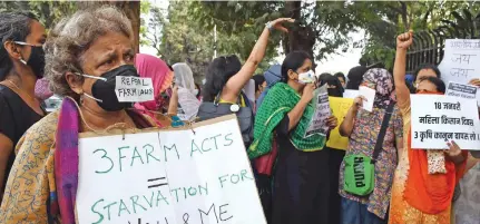  ?? Photo: ANI ?? Women activists hold placard during a protest against farm law, at Veer Kotwal Garden in Mumbai on January 18, 2021.