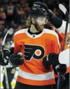  ?? TOM MIHALEK — THE ASSOCIATED PRESS ?? The Flyers’ Sean Couturier gets a pat on the helmet from teammate Wayne Simmonds after scoring in the second period Sunday against the Sabres in Philadelph­ia.