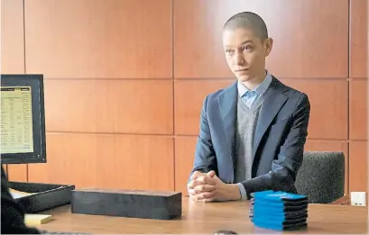  ??  ?? Asia Kate Dillon. Conserva su nombre de mujer pero en Billions interpreta a Taylor Mason, de sexualidad no-binaria.