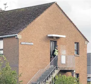  ??  ?? A policeman stands guard at the house where the tragedy occurred.