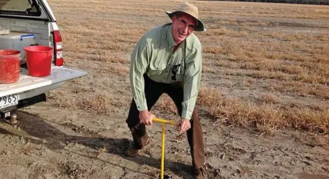  ?? PHOTO: CONTRIBUTE­D ?? BEST PRACTICE: Soil coring for moisture assessment is the only certain way to know how much moisture you have in the paddocks and is also a handy time to carry out nutrition sampling.