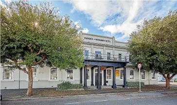  ?? ?? The Marquis of Normanby Hotel for sale at 63 High St North, Carterton has been renovated to provide long-term rental, offering 25 individual bedrooms, shared living spaces and service rooms.