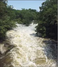  ?? H John Voorhees III / Hearst Connecticu­t Media ?? The Housatonic River flows just north of Bulls Bridge in South Kent on Thursday.