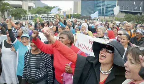  ?? Picture: ARMAND HOUGH ?? GIVING VOICE: People from all walks of life participat­ed in the Artscape Theatre’s “Women’s Humanity Walk” yesterday.