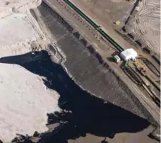  ?? JEFF MCINTOSH/THE CANADIAN PRESS FILE PHOTO ?? Research conducted by Ipsos-Reid for the federal government found that Canadians know very little about major pipeline projects and the oilsands, like the facility seen here in Fort McMurray, Alta.