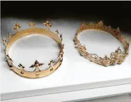  ?? Reprodução ?? Coroas que seriam usadas por Borges e por sua noiva, durante cerimônia de casamento marcada para amanhã, diz a polícia