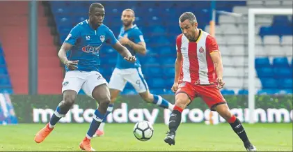  ?? FOTO: GIRONA FC ?? Eloi Amagat durante el partido contra el Oldham de la tercera división inglesa