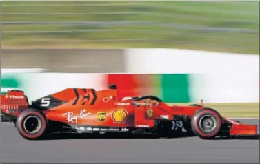  ??  ?? Sebastian Vettel con el Ferrari durante el GP de Japón en el que acabó segundo tras el vencedor Bottas.