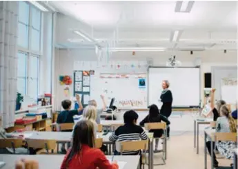  ??  ?? UNDERSKOTT. 20 av Stockholms 113 grundskolo­r som går mot ett underskott vid slutet på året. 12 skolor riskerar att förlora budgetansv­ar.