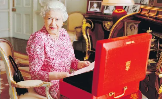  ??  ?? Buckingham Palace marked the occasion by releasing this official photo of the Queen.