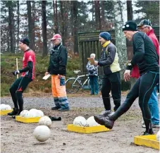  ?? Bild: STEFAN BENNHAGE ?? TRÄFFAR RÄTT. Här gäller det att hålla tungan rätt i mun. Och ha en stor portion bollsinne förstås.