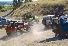  ??  ?? Adrenaline rush: When in Laoag, ride a 4x4 to get to the La Paz sand dunes in Laoag, get on a sandboard and cruise down the steep mountain of sand.