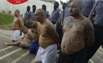  ?? Nog vijf lieverdjes van MS13 worden overgebrac­ht naar een gevangenis in El Salvador.
FOTO BELGAIMAGE ??
