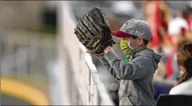  ?? ROSS D. FRANKLIN / AP ?? A young Cincinnati Reds fan stands at the fence in right field ready for a possible home run during a spring training game against the Texas Rangers on Wednesday in Goodyear, Ariz.