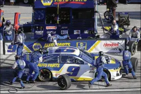  ?? AP ?? Chase Elliott makes a pit stop during the Cup Series road course race at Daytona Internatio­nal Speedway on Sunday. Elliott won last year’s Dixie Vodka 400 in August.