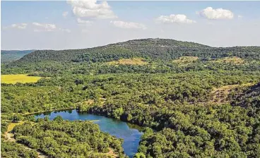  ??  ?? Nestled in the Hill Country, Canyon Creek Preserve provides a blend of country living and proximity to the city.