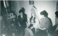  ?? ONTARIO JEWISH ARCHIVES ?? Esther Osiel’s mother, centre, on her Noche de Novia in 1960. Osiel wore the same dress on the night before her 1994 wedding.