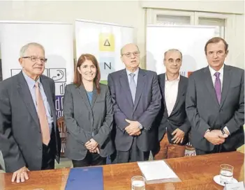  ?? SEGEGOB ?? ►► De izquierda a derecha: Ricardo Hepp (presidente ANP), Paula Narváez, Ernesto Corona, Eduardo Martínez (vicepresid­ente FMCS) y Luis Pardo.